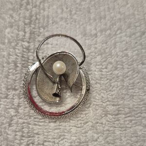 Elegant Silver Brooch with Pearl Accent